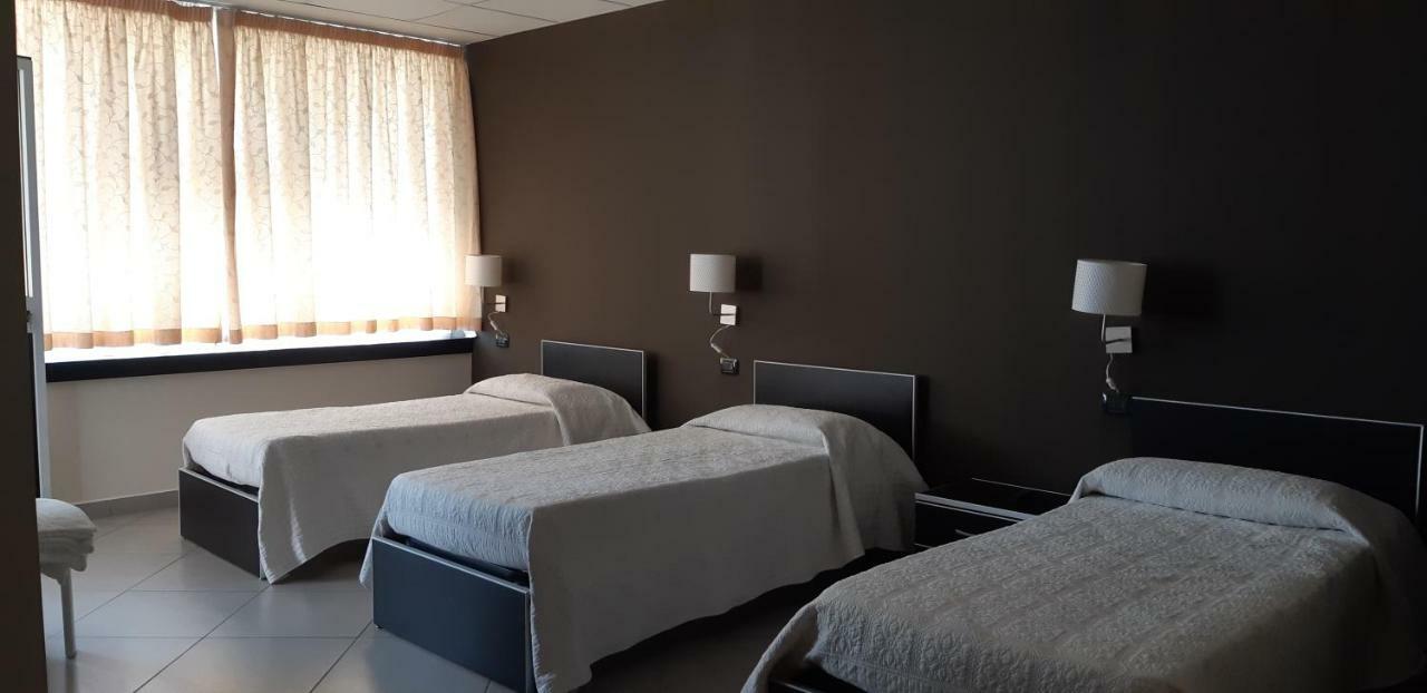 Hotel Saturday Palma Campania المظهر الخارجي الصورة